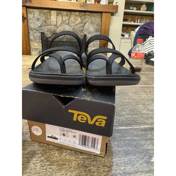 Teva Women's Teva Tirra Traveler flip-flop sandal Size 6 Black Strappy‎ - Image 4