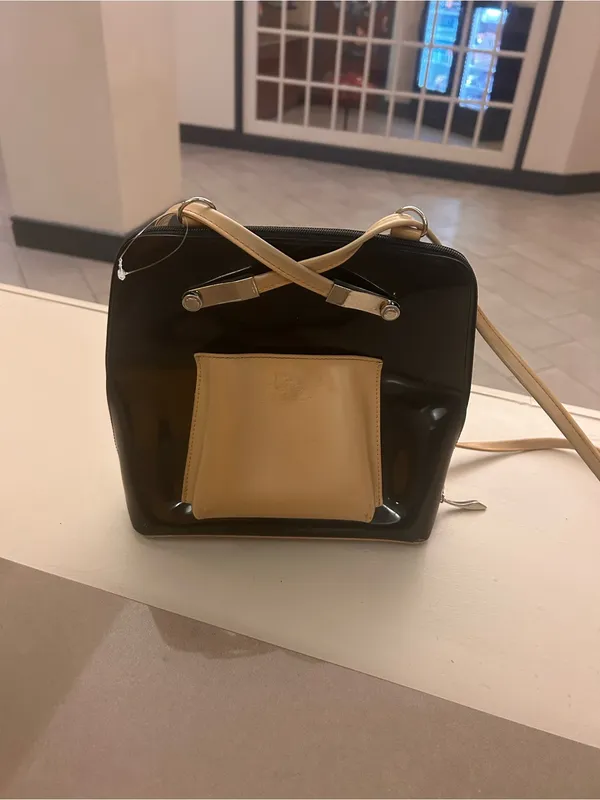 Purse/backpack Beijo London Paris New York convertible vinyl-Beauty! - Image 10