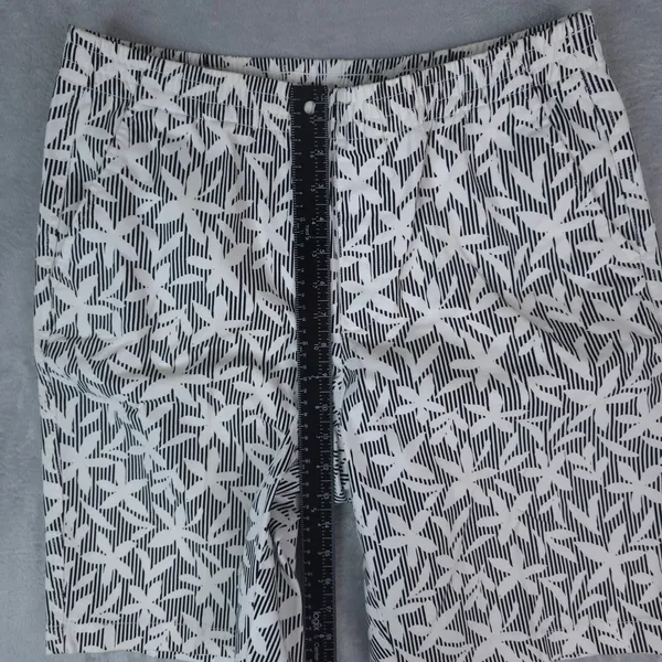 Lands End Shorts Womens 10 White Black‎ Floral Striped Mid Rise Bermuda Stretch - Image 9