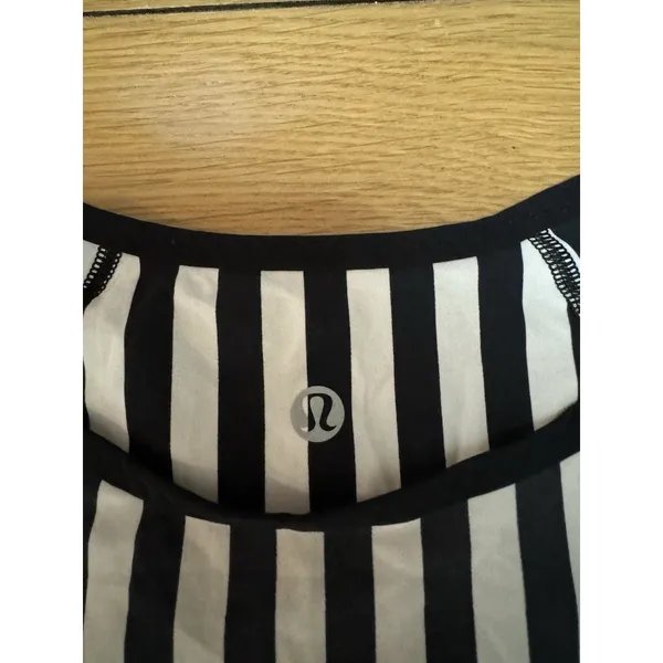 Lululemon‎ Women's Size Measured Water Sun Runner Long Sleeve Striped Top Preppy - Image 3