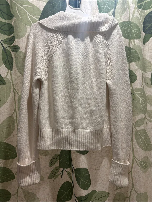 Abercrombie & Fitch Ivory Ribbed Collar V‑Neck Sweater - Image 4