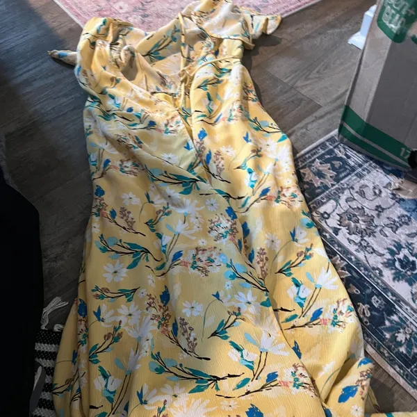 Lulu's Exclusive Yellow Wrap Dress. ‎ M - Image 7