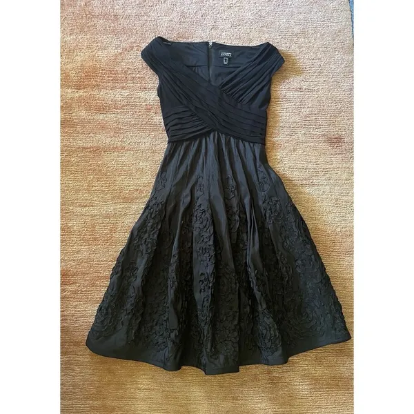 Adrianna Papell Black Ruched Fit Flare Midi Dress Textured Floral Skirt Sz 4 - Image 2
