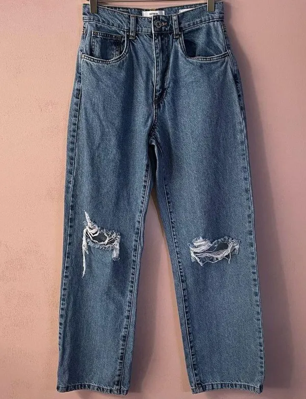 Cotton On Medium Wash Blue Ripped Knee Loose Straight Jean Size 4 EUC - Image 9