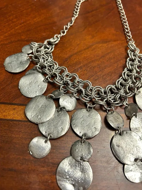 Very large chunky jewelry silver tone chickos fashion jewlery necklace - Image 2