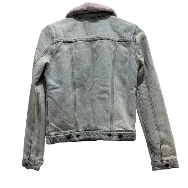NEW Levis Ex-Boyfriend Trucker Jacket Size XS‎ Blue Lavender Sherpa Denim 36135 - Image 3