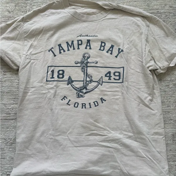 Target Beige Tampa Bay Graphic T-Shirt (Size Small) - Image 5
