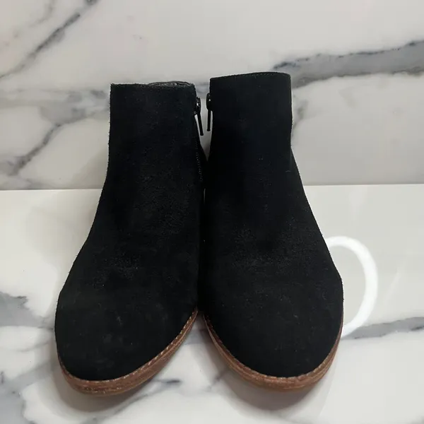 Gianni Bini Minimalist Black Leather Bootie Sz 7.5 Closet Staple Boho Festival - Image 2