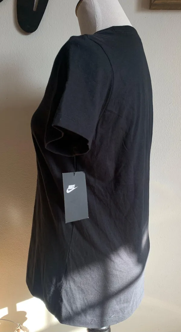 Nike New  Active Tshirt - Image 5