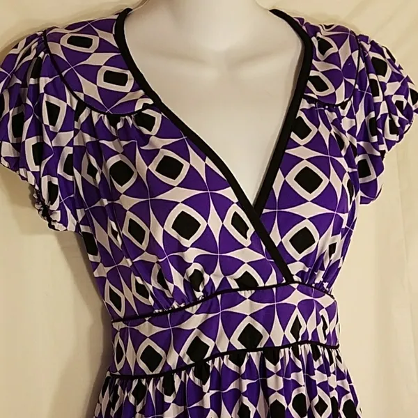 Gorgeous vneck summer flowy dress size Small - Image 3