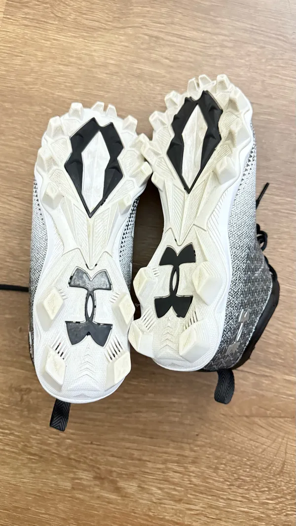 Under Armour Spotlight Hammer Wide Black/White Football Cleat Size 8.5 - Image 7