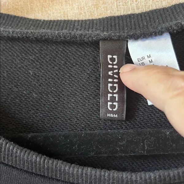 Divided H&M Black Parfum De L'Amour Sweatshirt medium - Image 3