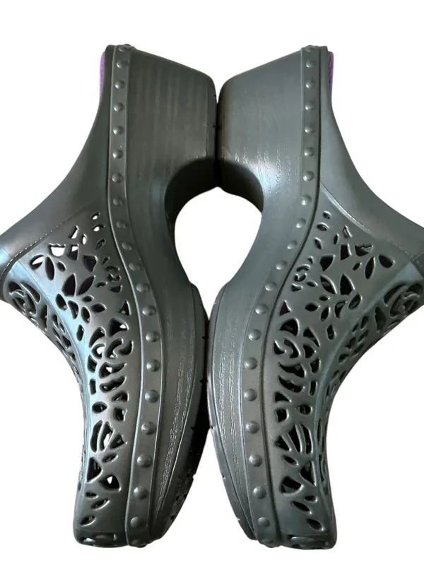 Dansko Pippa laser cut wedge clogs grey and purple size 40/9 US - Image 3