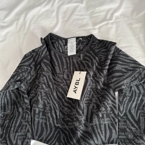 AYBL Workout Full Sleeve Crop Top NWT - Image 5
