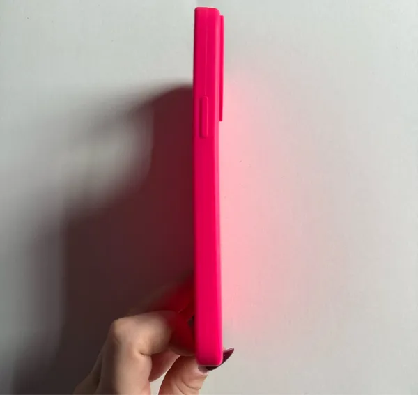 Amazon Hot pink iphone case - Image 4