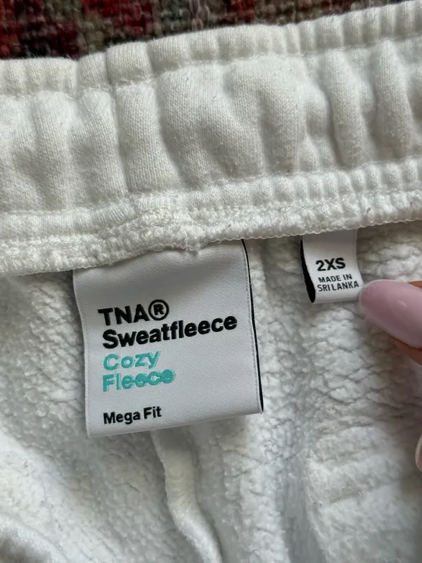 aritzia tna sweatfleece cozy fleece mega fit cargo joggers - Image 4