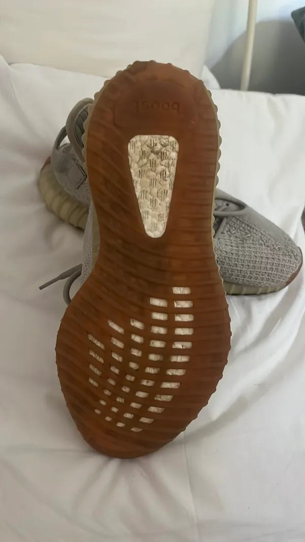 Adidas Yeezy Boost - Image 2