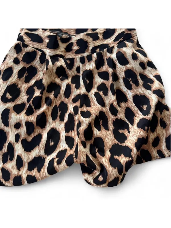 Akira high rise shorts leapord size small NWOT - Image 3
