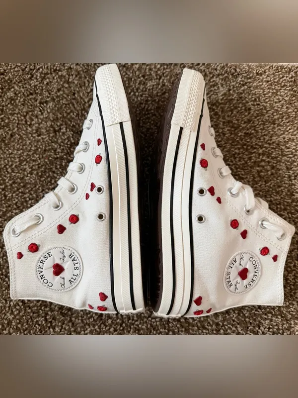 Converse Chuck Taylor All Star High Valentine's Day Hearts Roses White Size 8 - Image 2