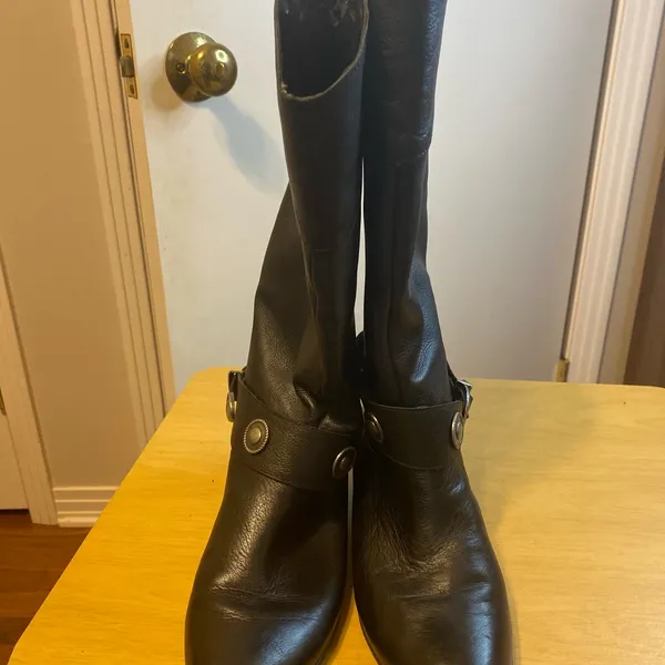 Very volatile ladies black boots - Image 2