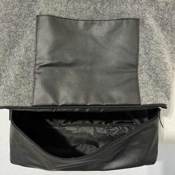 DSW Gray Textured Felt Weekender Tote‎ Travel Bag With Compartment 18x16x7 in - Image 3