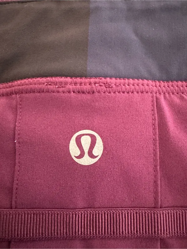 lululemon Run Pace Setter Skirt skort in plum pow stripe, size 8 pleated back - Image 4