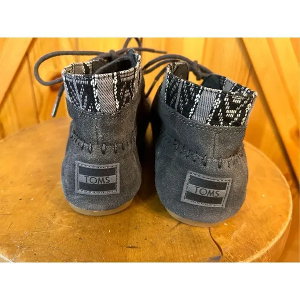 Toms Gray Suede Leather Tribal Trim Ankle Boots Size 7 Read - Image 4