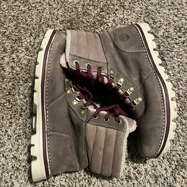 Timberland‎ Taupe Leather Faux Fur Lined Lace Up Hiking Boots Burgundy Accents - Image 2