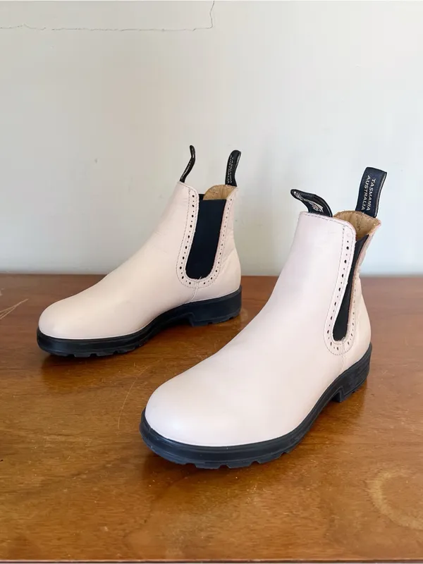 Blundstone • 2156 Women's High Top Chelsea Boots in Pearl cream leather pull on - Image 2