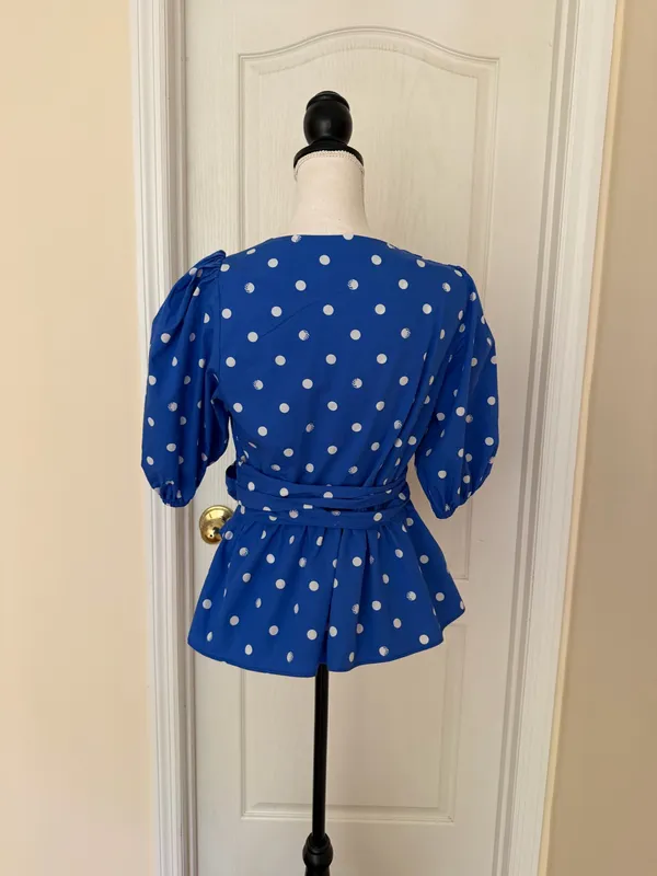 Lilly Pulitzer Kara Cotton Wrap Blue Polka Dot Top Puff sleeve, Sz 8 - Image 6