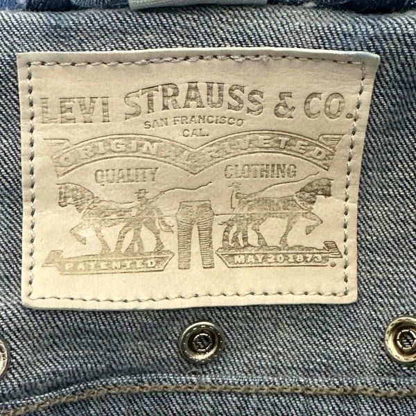 Levi's Cropped Trucker Denim Jacket Medium Wash Studded Western Size S - Image 6