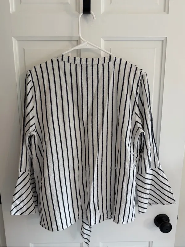 Ellen Tracy Linen Blend Striped Tie Front Bell Sleeve‎ Top Medium - Image 9
