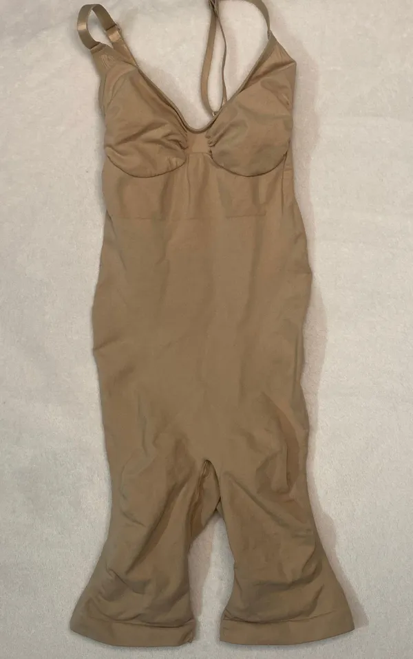 SKIMS Mid Thigh Sculpting Bodysuit S/M - Image 2