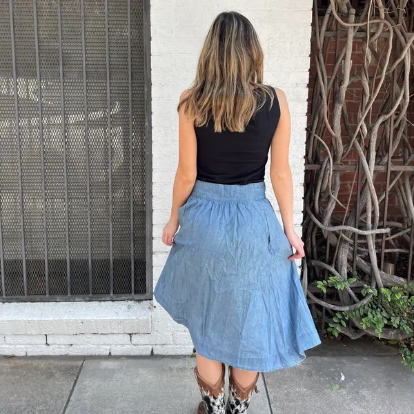 Western boho Talbots denim midi skirt with a button front / fits like a size 4 /29x26 - Image 4