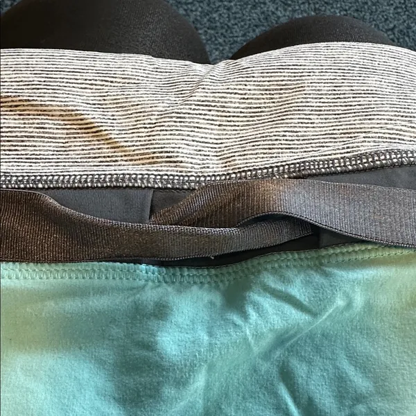 Lululemon size 8 Mint Green Skirt with shorts grey white striped Waistband - Image 6