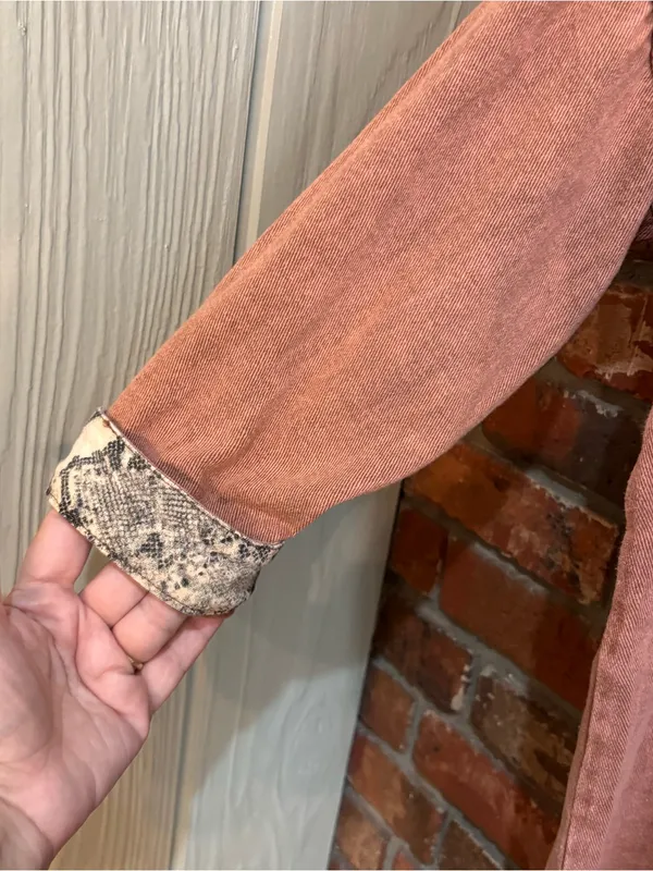 She + Sky womens snake print cuffs raw hem denim shacket burnt orange S - Image 2