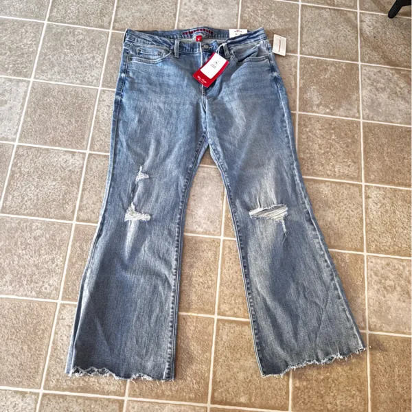Lucky Brand Light Blue Flare Jeans - Image 3