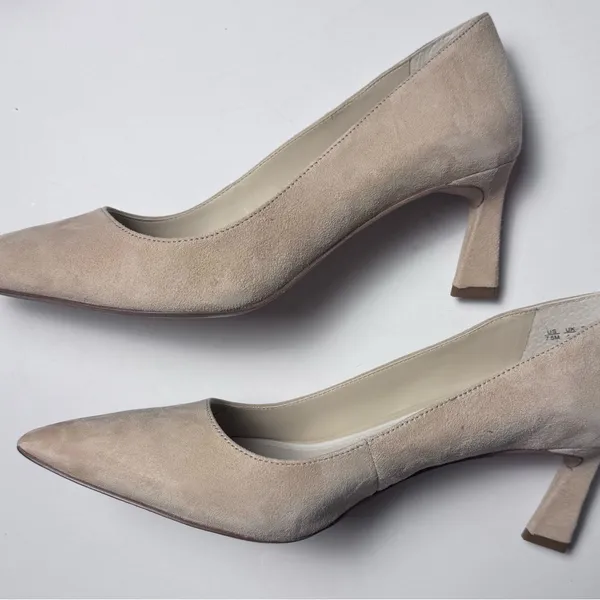 Franco Sarto Toya Suede Pumps Size 7.5, Chiffon Classic Beige Heels, Pointed Toe - Image 6