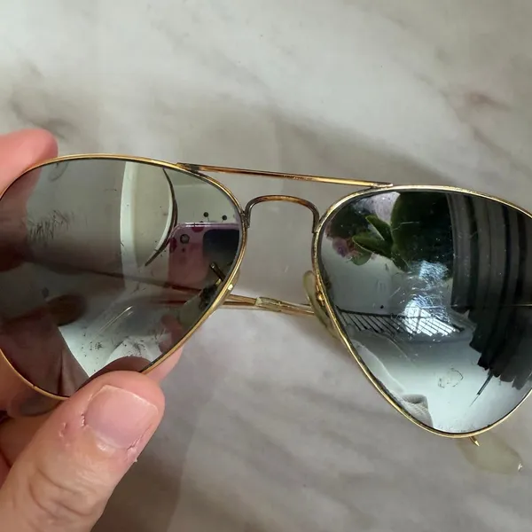Vintage Ray Ban Gold Tone Metal Grey Polarized Aviator Sunglasses - Image 4