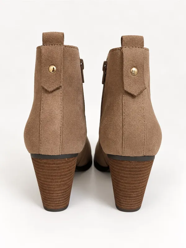 Mix No. 6 Taupe Vincee Faux Suede Chelsea Ankle Boots Chunky Block Heel Size 8.5 - Image 4