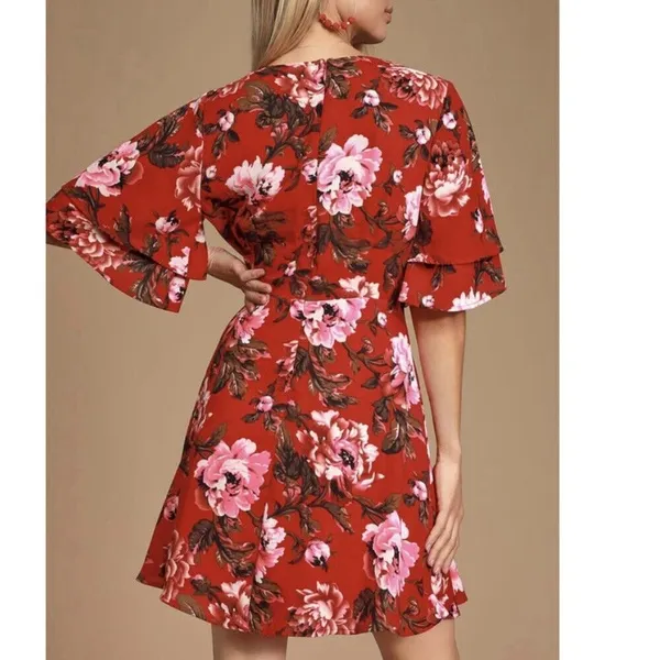 NWT Lulus Laclair Red Floral Surplice V‎ Neck Flutter Sleeve Skater Dress MEDIUM - Image 4