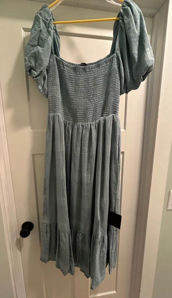NWT Lulus Midi Dress - Image 2