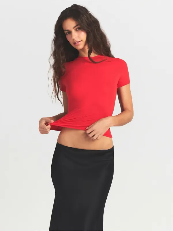 Skims fits everybody short sleeve t-shirt size xl sold out size in Cherry NWT - Image 2
