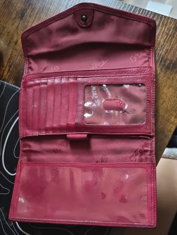 Vintage Red Leather Fossil trifold wallet - Image 4