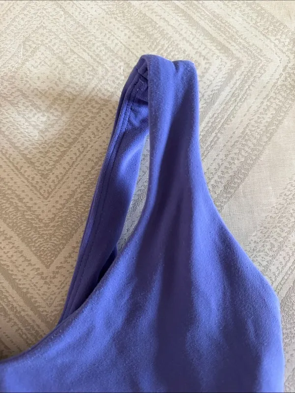 Lululemon Purple Cropped Tank Top Built-In Bra Size 0 V Neck Yoga Workout - Image 3
