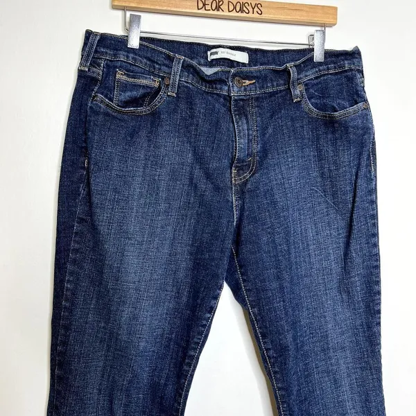 Levi's 515 Classic Bootcut Jeans - Image 2