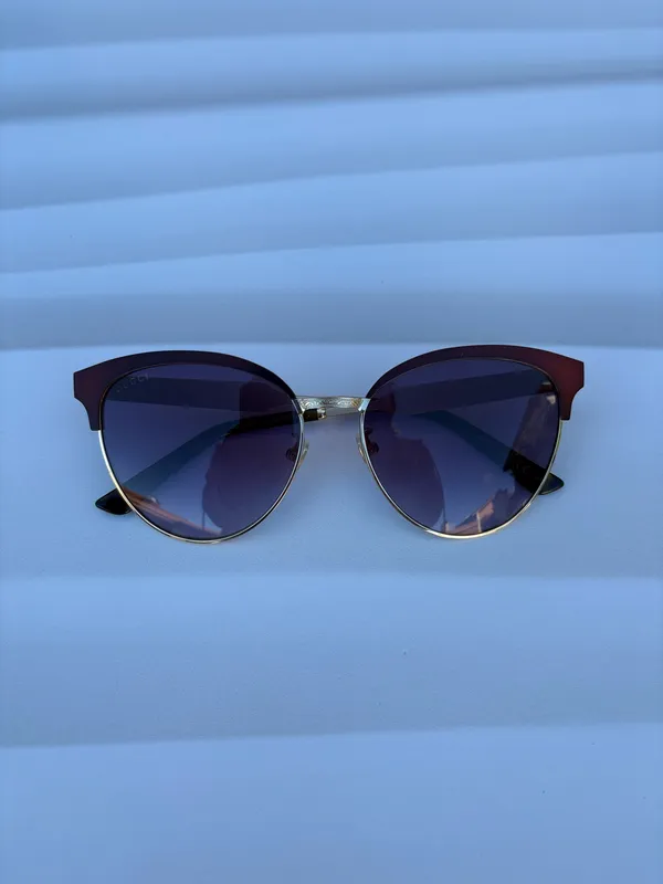 Gucci GG0074S Cat eye sunglasses gold metal frame purple gradient lenses - Image 4