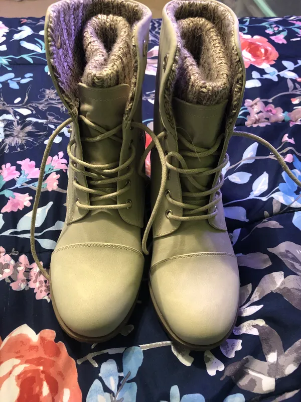 Combat Boots Tan Size 7 - Image 2