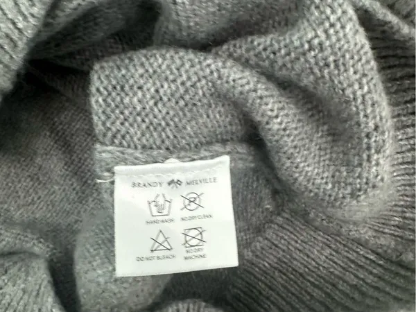 Brandy Melville Gray Turtleneck Sweater - Image 4