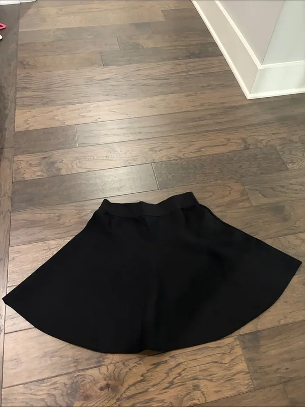New With Tags Aritzia Babaton Sculpt Knit Elevator Skirt Sz L - Image 10